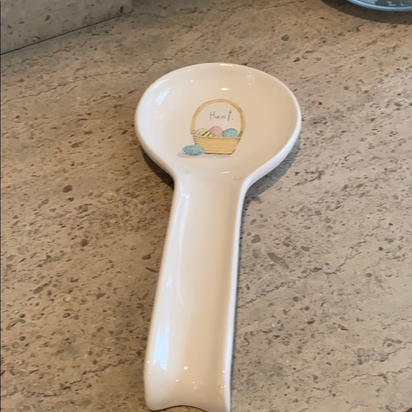 Rae Dunn egg “Hunt” ceramic spoon rest. - Picture 2 of 5